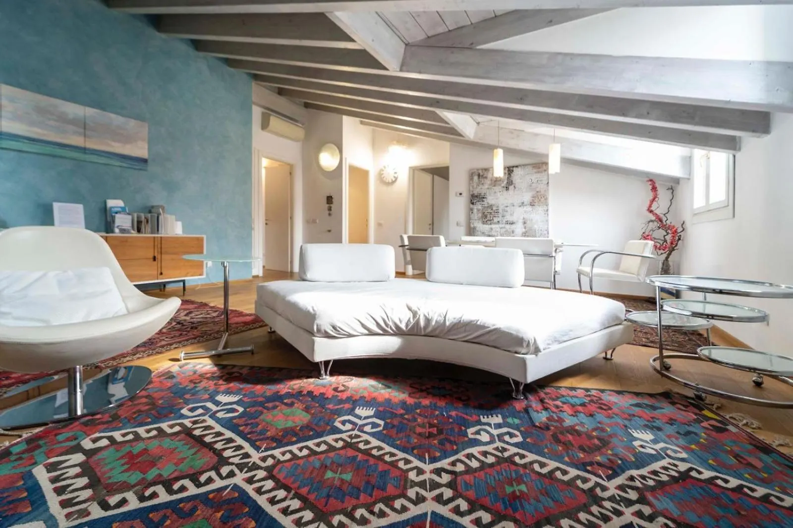 Ampia Mansarda Con Travi A Vista In Zona Isola Apartment Milan Italy