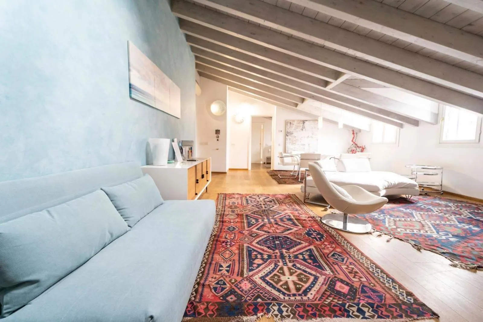 Ampia Mansarda Con Travi A Vista In Zona Isola Apartment Milan