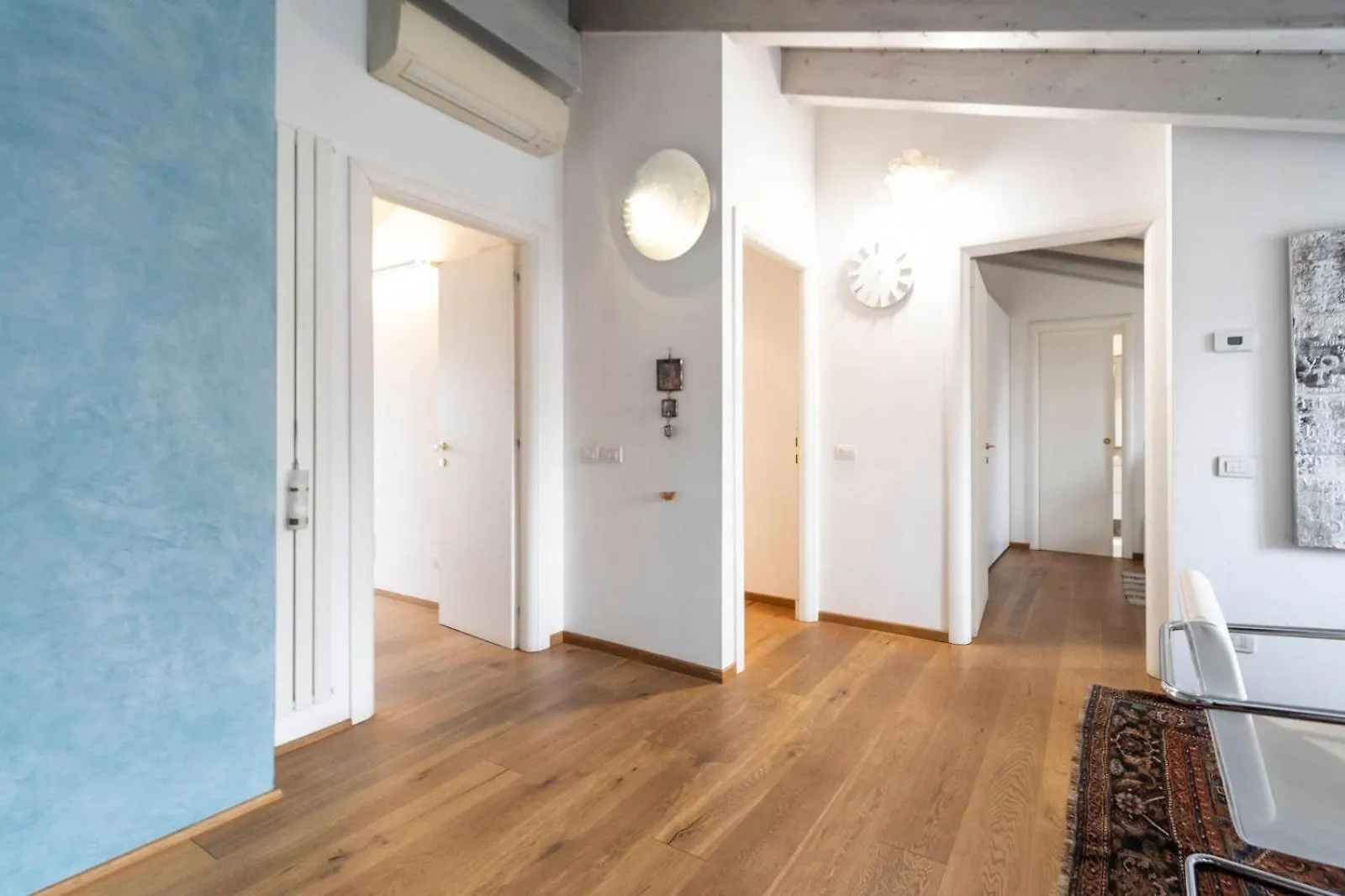 Ampia Mansarda Con Travi A Vista In Zona Isola Apartment Milan