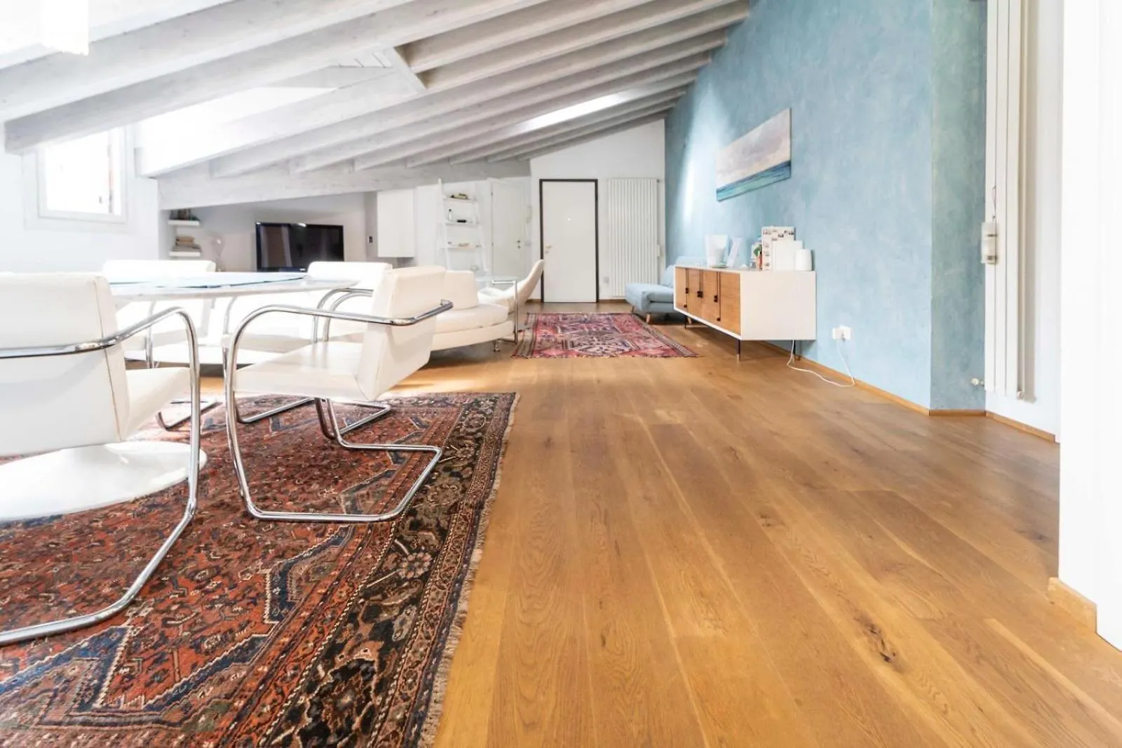 Ampia Mansarda Con Travi A Vista In Zona Isola Apartment Milan