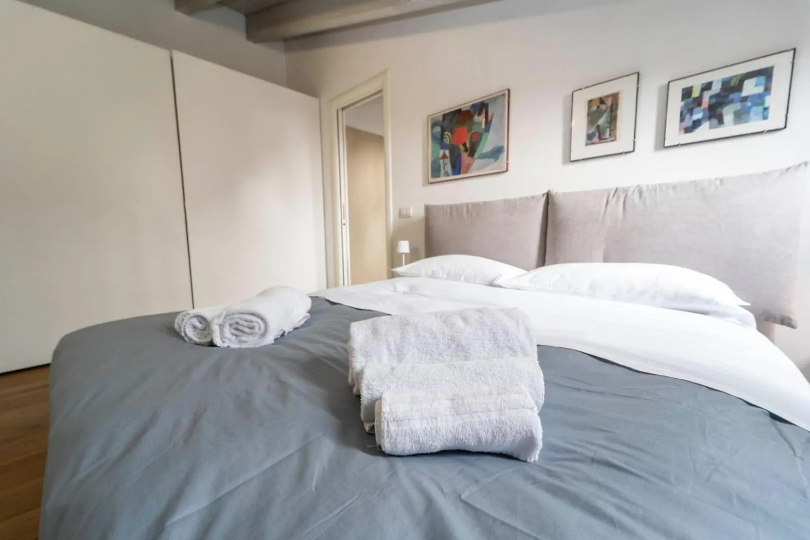 Ampia Mansarda Con Travi A Vista In Zona Isola Apartment Milan
