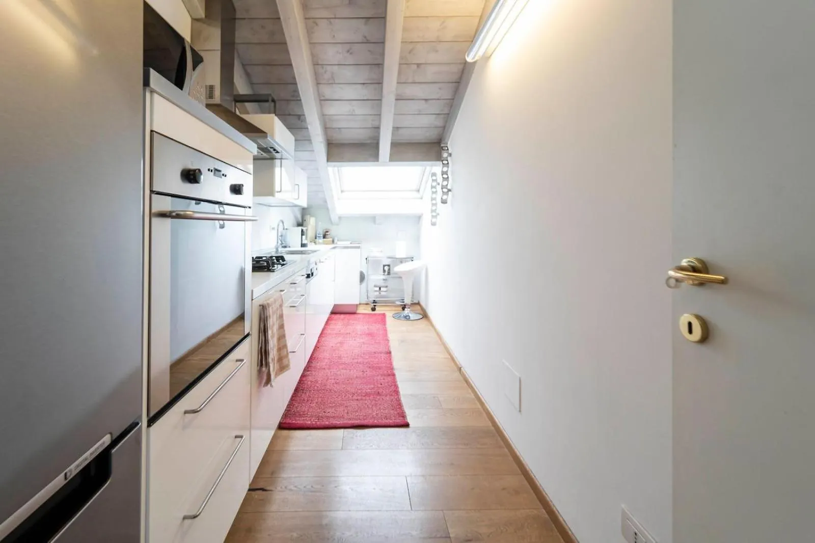 Ampia Mansarda Con Travi A Vista In Zona Isola Apartment Milan