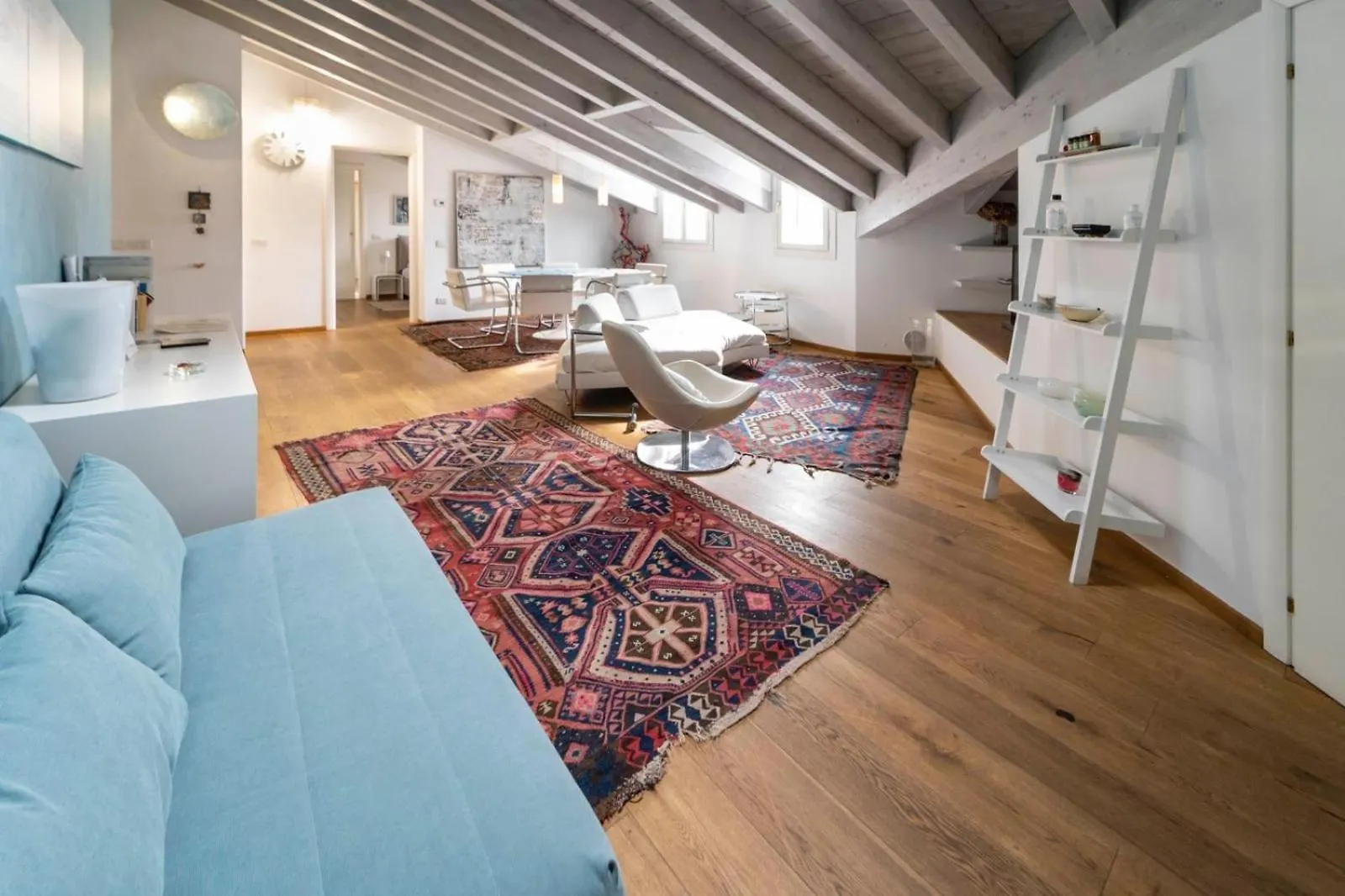 Ampia Mansarda Con Travi A Vista In Zona Isola Apartment Milan