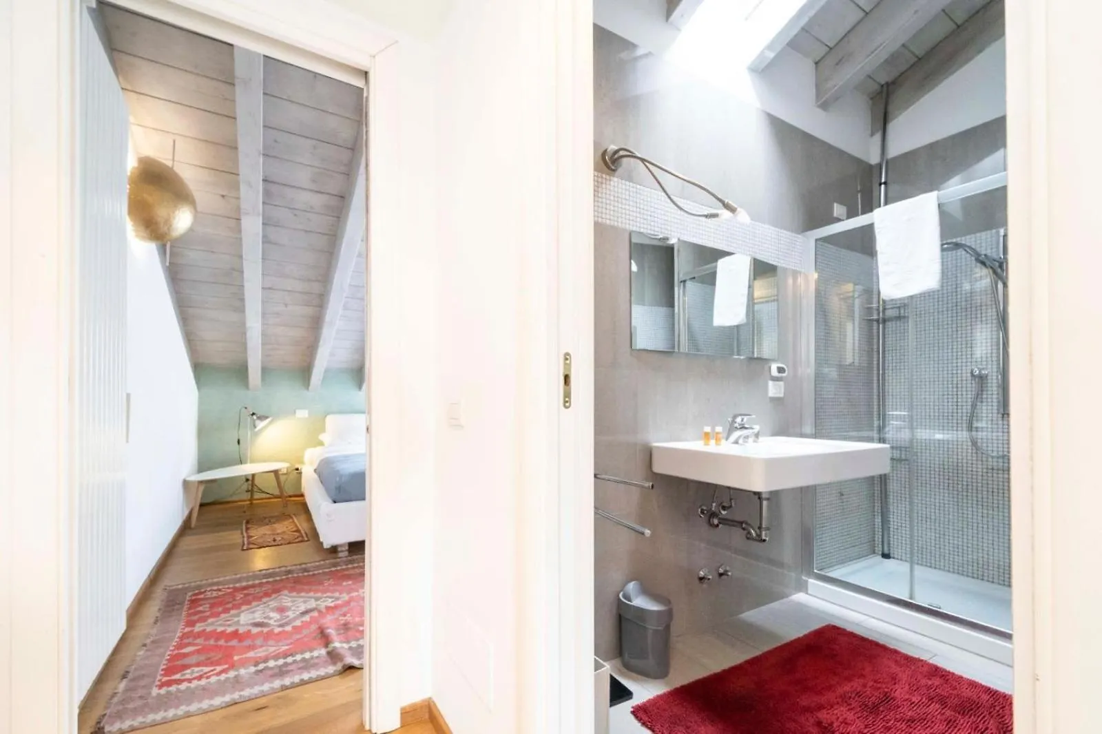 Ampia Mansarda Con Travi A Vista In Zona Isola Apartment Milan